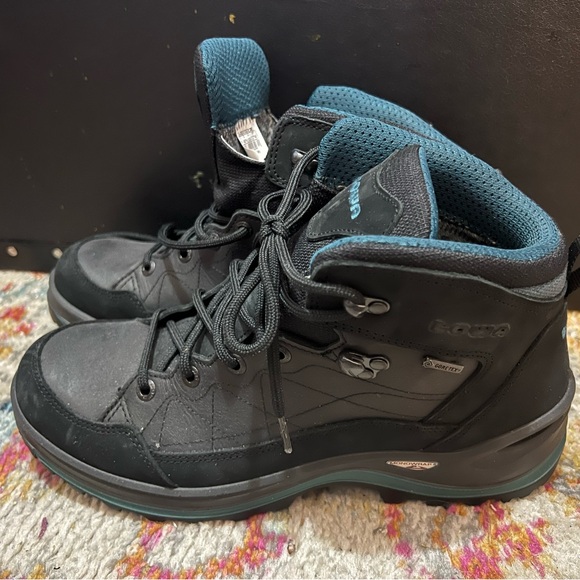 Lowa hiking boots - Picture 2 of 5